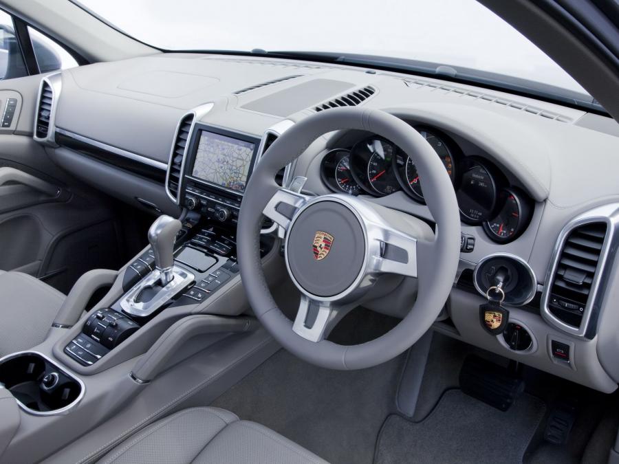  Porsche Cayenne Diesel 2010 года  (UK) (фото 10 из 12)